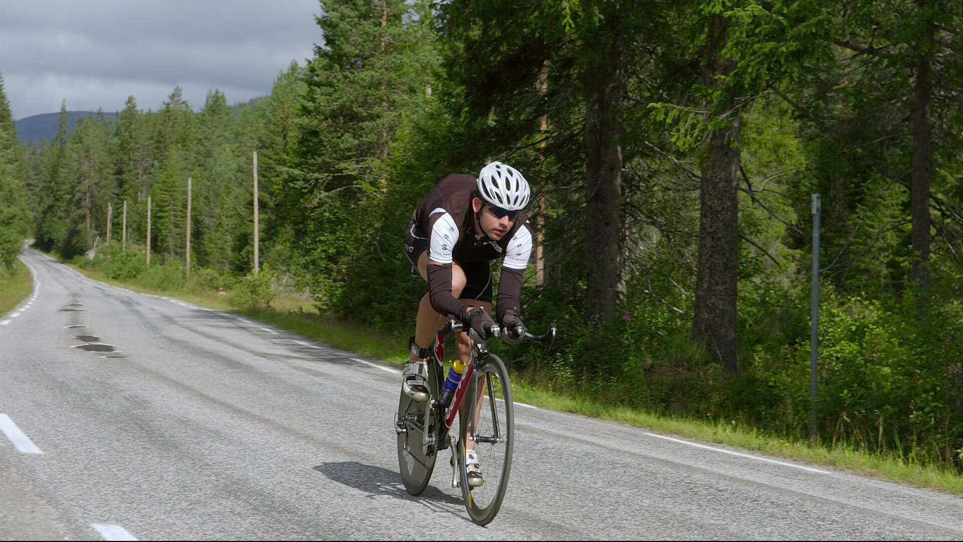 世界耐力赛持续上演,车队策略成胜负关键,cess耐力赛